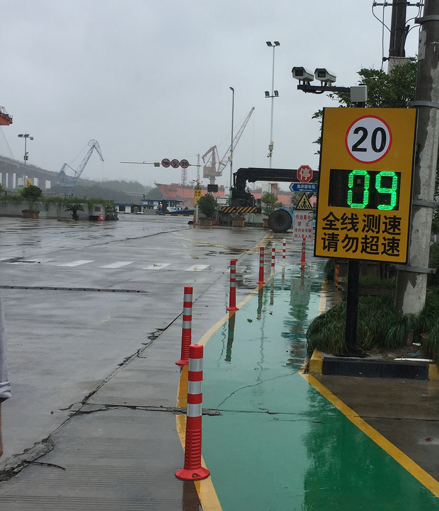 上海环境安装的测速抓拍和测速显示屏